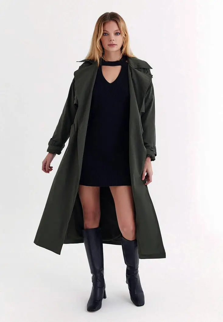 بافتنی سیاه دامنی بارانی مشکی مجله ازمیر تایمز چکمه مشکی بلند